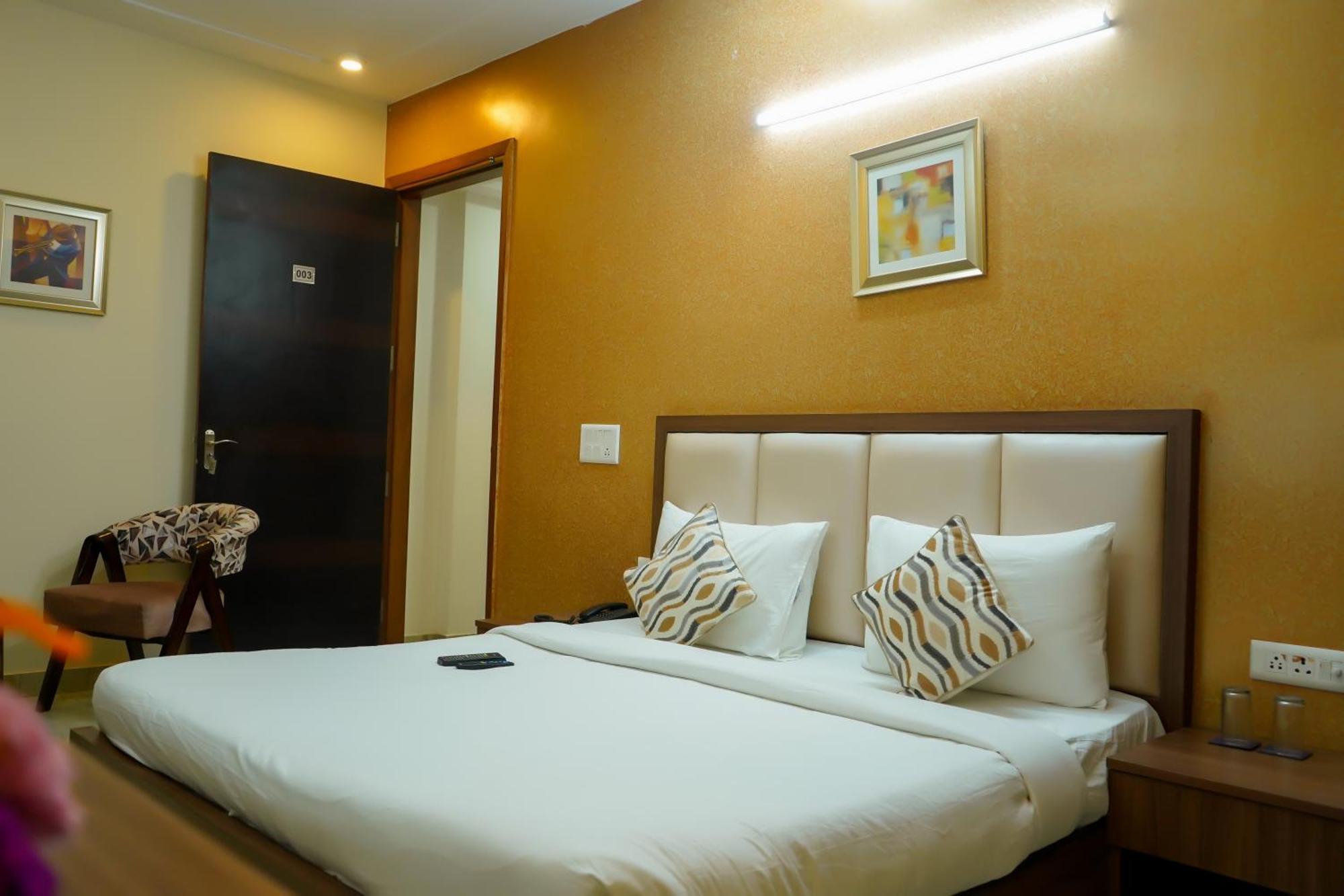 Hotel The Luxe 18 - Golf Course Road Gurgaon Exterior foto