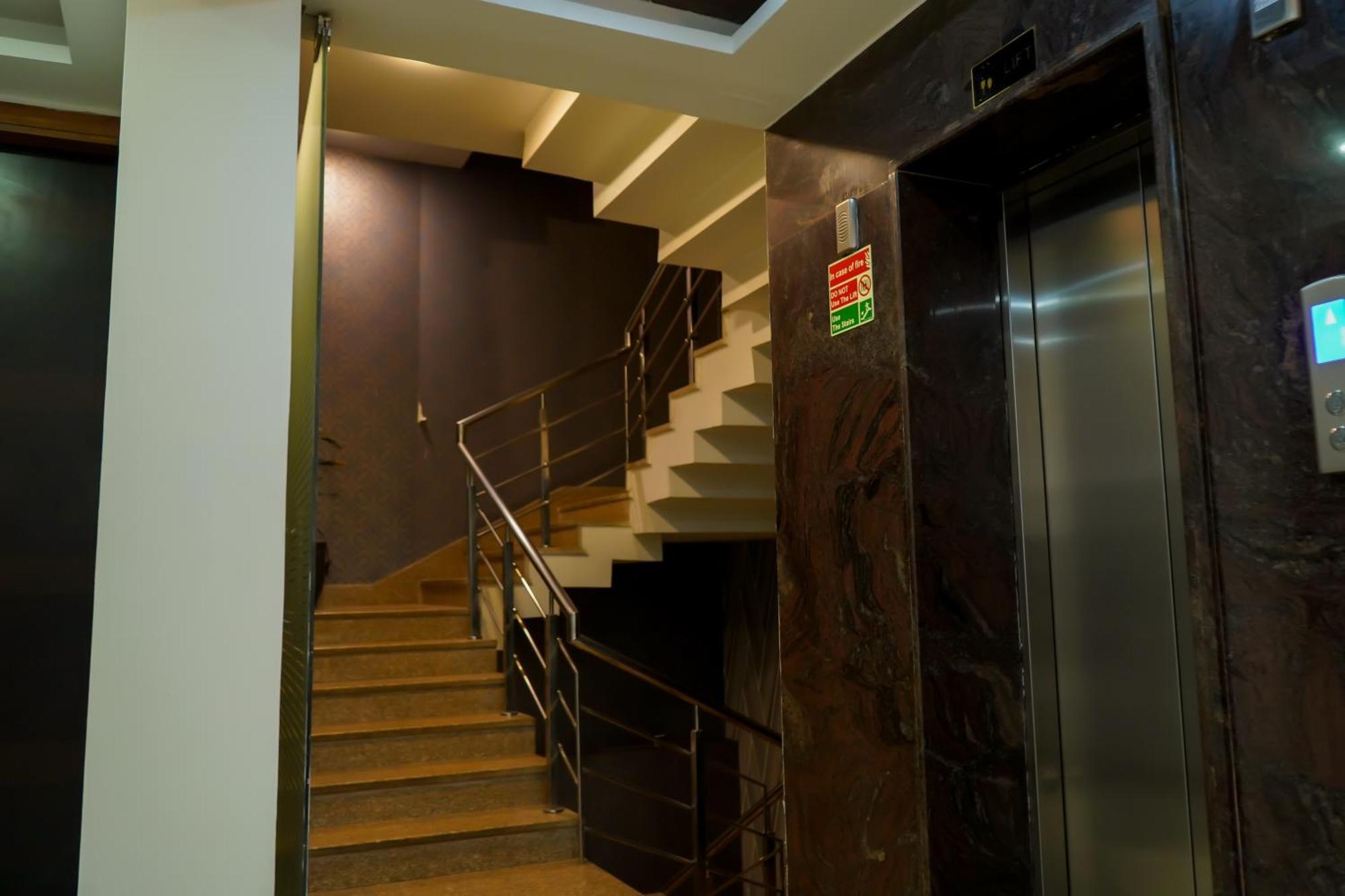 Hotel The Luxe 18 - Golf Course Road Gurgaon Exterior foto