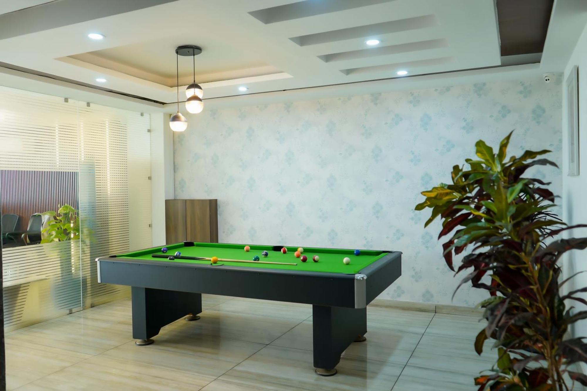 Hotel The Luxe 18 - Golf Course Road Gurgaon Exterior foto